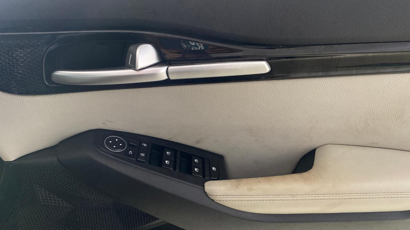 2021 KIA SELTOS HTX 1.5 PETROL, Petrol, Manual, 1,02,429 km, Driver Side Door Panels Control