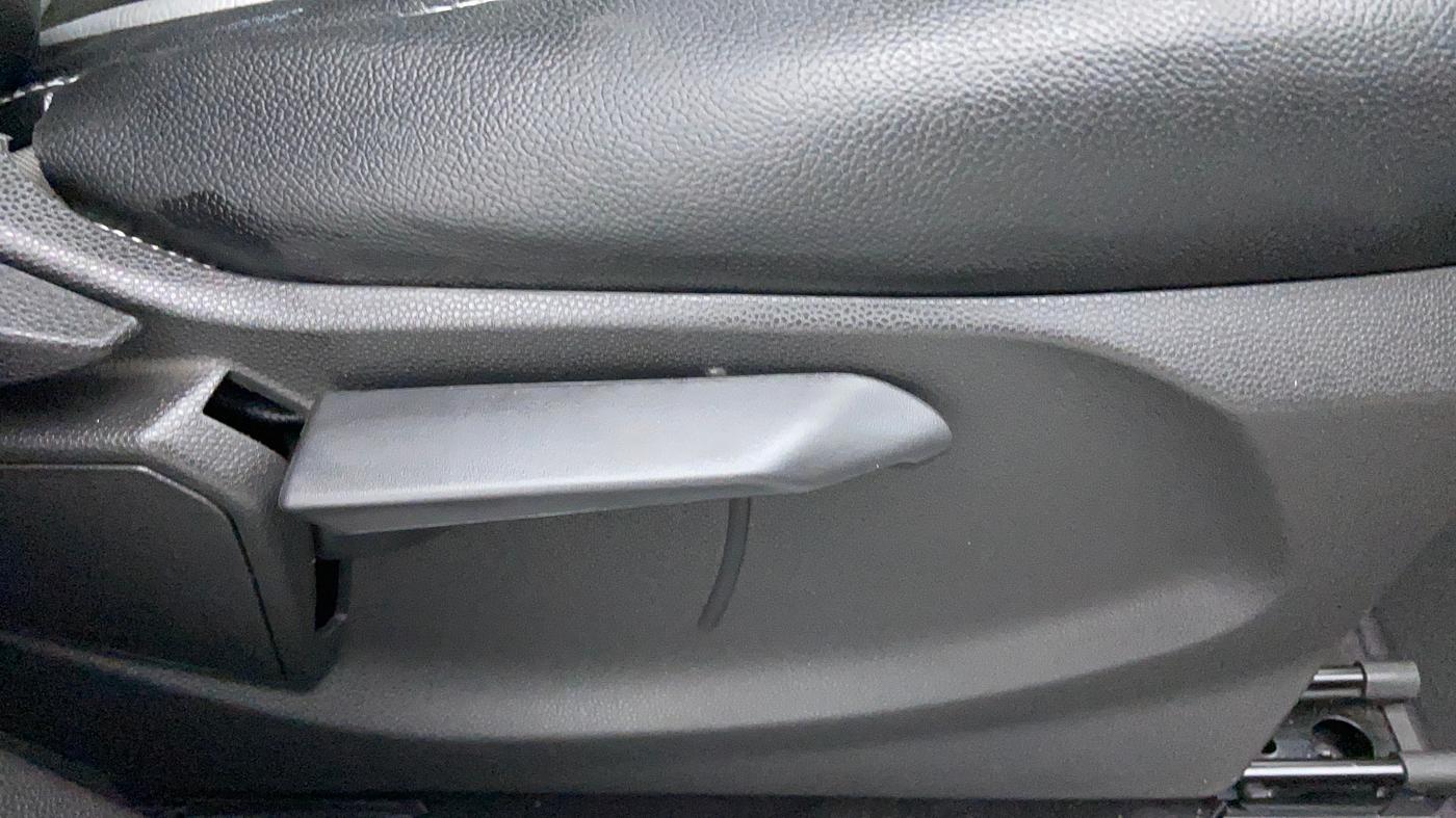 2017 Ford Ecosport 1.5 TITANIUM TI VCT, Petrol, Manual, 25,377 km, Driver Side Adjustment Panel