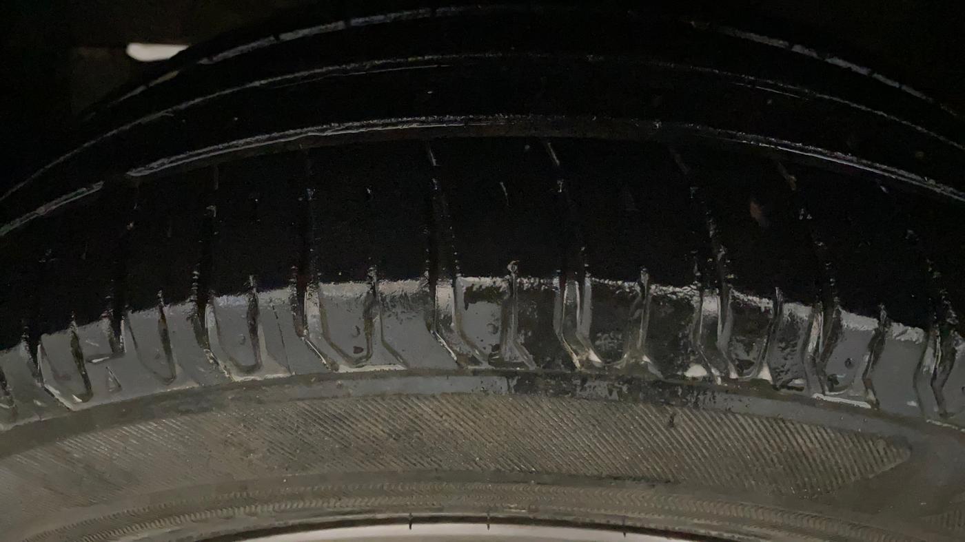 2019 Maruti Ertiga ZXI SHVS, Petrol, Manual, 30,570 km, Left Front Tyre Tread