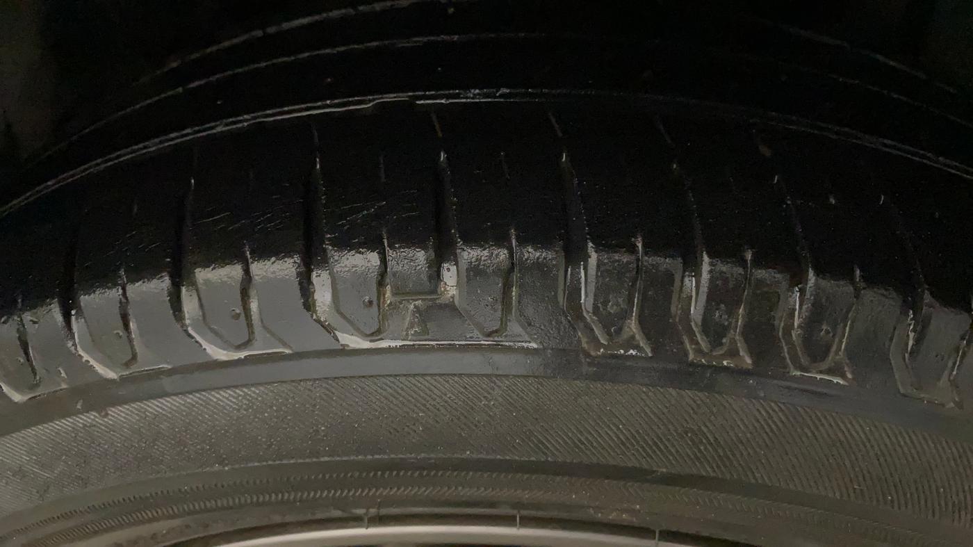 2019 Maruti Ertiga ZXI SHVS, Petrol, Manual, 30,570 km, Left Rear Tyre Tread