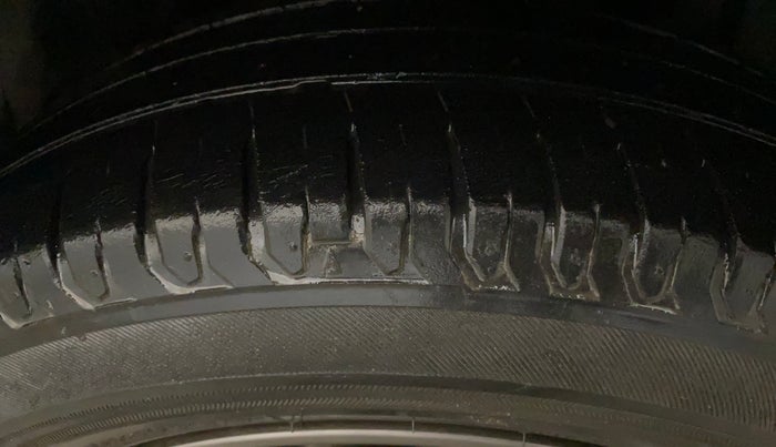 2019 Maruti Ertiga ZXI SHVS, Petrol, Manual, 30,528 km, Left Rear Tyre Tread