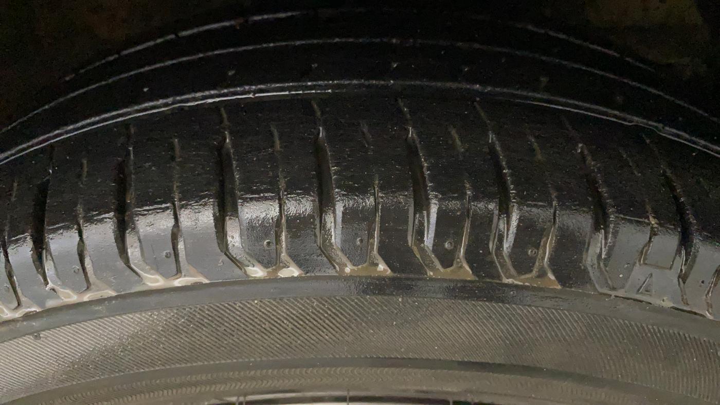 2019 Maruti Ertiga ZXI SHVS, Petrol, Manual, 30,570 km, Right Front Tyre Tread