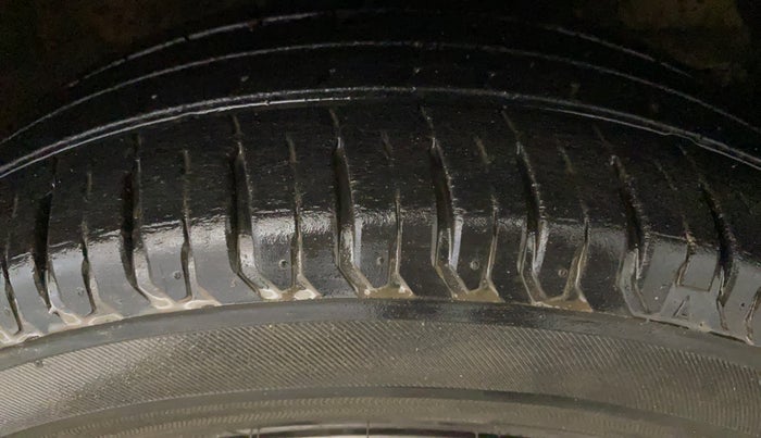 2019 Maruti Ertiga ZXI SHVS, Petrol, Manual, 30,528 km, Right Front Tyre Tread