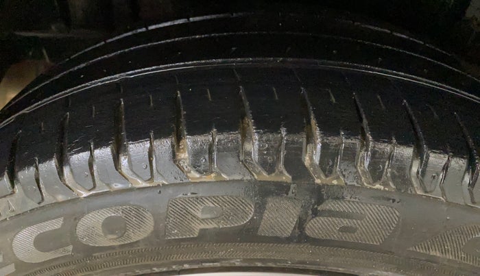 2019 Maruti Ertiga ZXI SHVS, Petrol, Manual, 30,528 km, Right Rear Tyre Tread