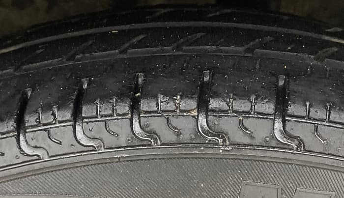 2017 Renault Kwid CLIMBER 1.0 AMT, Petrol, Automatic, 34,627 km, Left Rear Tyre Tread