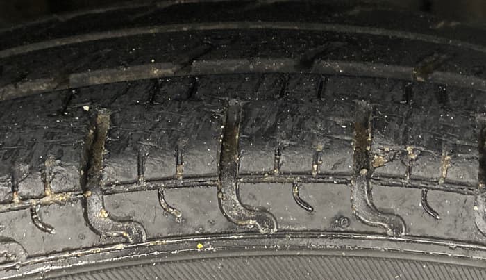 2017 Renault Kwid CLIMBER 1.0 AMT, Petrol, Automatic, 34,627 km, Right Front Tyre Tread