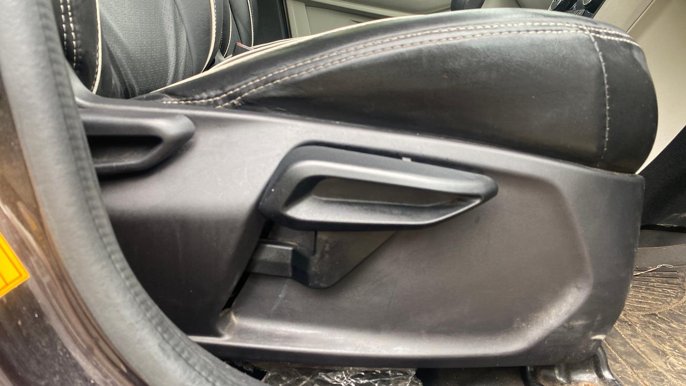 2022 Tata Tiago XZ PLUS CNG, CNG, Manual, 16,839 km, Driver Side Adjustment Panel