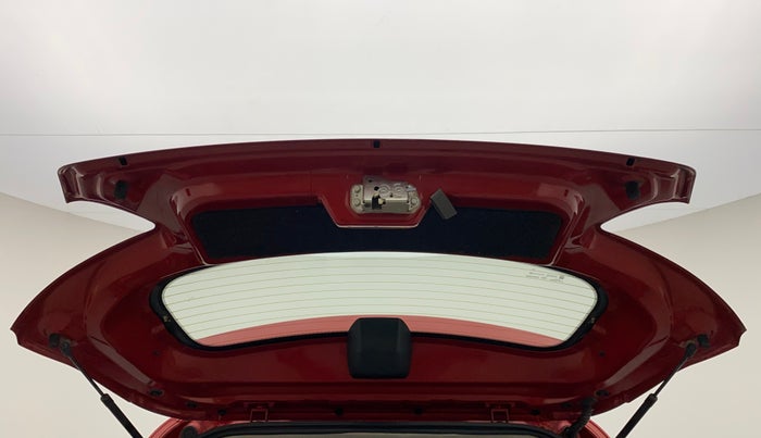2016 Mahindra Kuv100 K8 6 STR, Petrol, Manual, 33,233 km, Boot Door Open