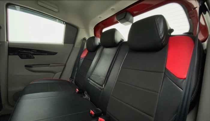 2016 Mahindra Kuv100 K8 6 STR, Petrol, Manual, 33,233 km, Right Side Rear Door Cabin