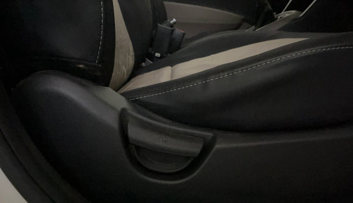 2015 Hyundai Grand i10 SPORTZ 1.2 KAPPA VTVT, Petrol, Manual, 23,597 km, Driver Side Adjustment Panel