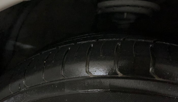 2015 Hyundai Grand i10 SPORTZ 1.2 KAPPA VTVT, Petrol, Manual, 23,597 km, Right Front Tyre Tread