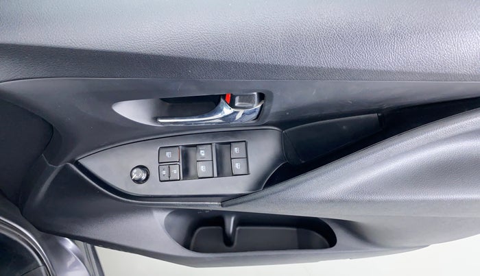 2016 Toyota Innova Crysta 2.4 GX 7 STR, Diesel, Manual, 26,183 km, Driver Side Door Panels Control