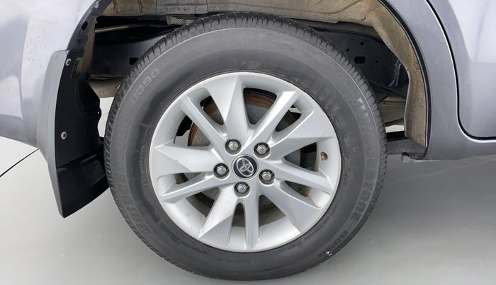 2016 Toyota Innova Crysta 2.4 GX 7 STR, Diesel, Manual, 26,183 km, Right Rear Wheel