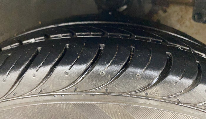 2017 Hyundai Eon MAGNA +, Petrol, Manual, 83,187 km, Right Front Tyre Tread