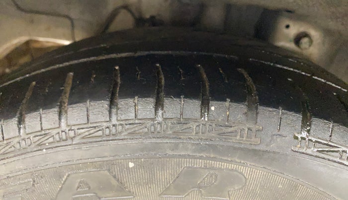 2017 Hyundai Eon MAGNA +, Petrol, Manual, 83,187 km, Right Rear Tyre Tread