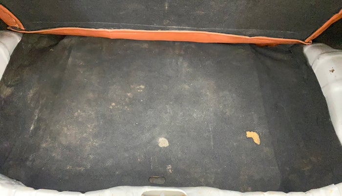 2017 Hyundai Eon MAGNA +, Petrol, Manual, 83,187 km, Boot Inside