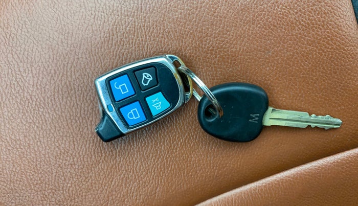 2017 Hyundai Eon MAGNA +, Petrol, Manual, 83,187 km, Key Close Up