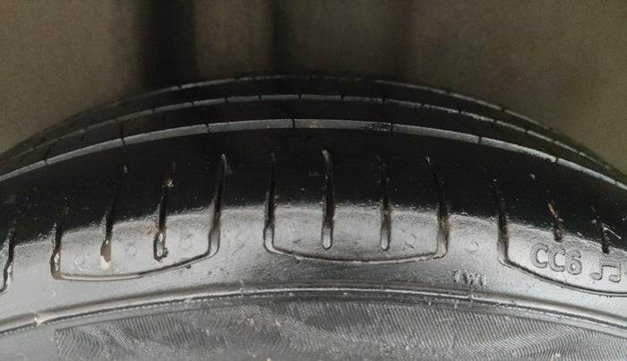 2016 Volkswagen Vento HIGHLINE 1.5 AT, Diesel, Automatic, 86,836 km, Right Rear Tyre Tread