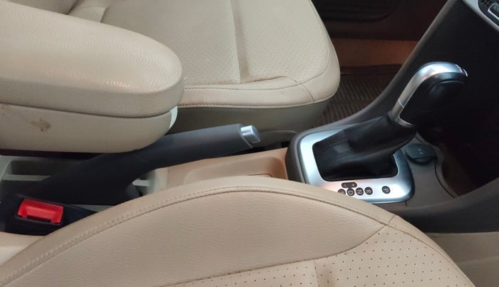 2016 Volkswagen Vento HIGHLINE 1.5 AT, Diesel, Automatic, 86,836 km, Gear Lever