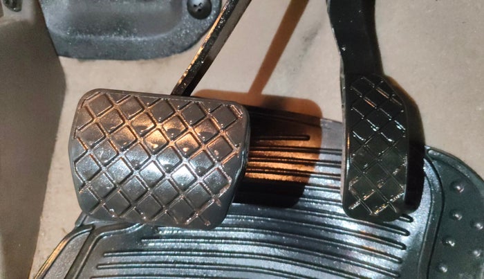 2016 Volkswagen Vento HIGHLINE 1.5 AT, Diesel, Automatic, 86,836 km, Pedals