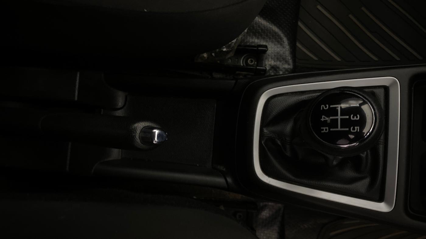 2018 Maruti Swift VXI, Petrol, Manual, 24,164 km, Gear Lever