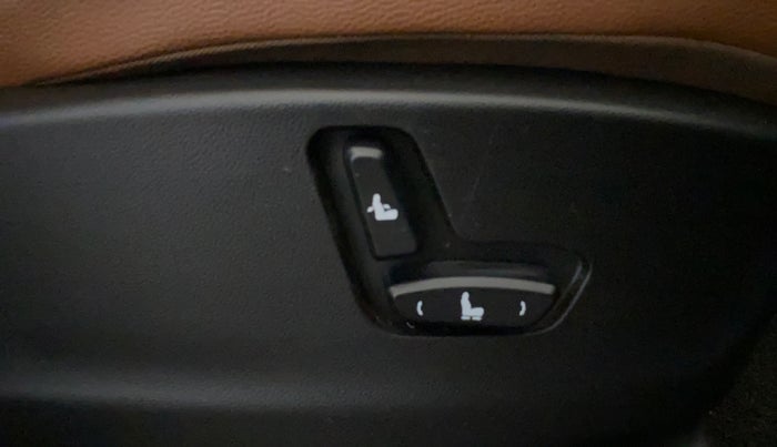 2020 MG HECTOR PLUS SHARP 1.5 PETROL TURBO HYBRID MT 6-STR, Petrol, Manual, 70,261 km, Driver Side Adjustment Panel