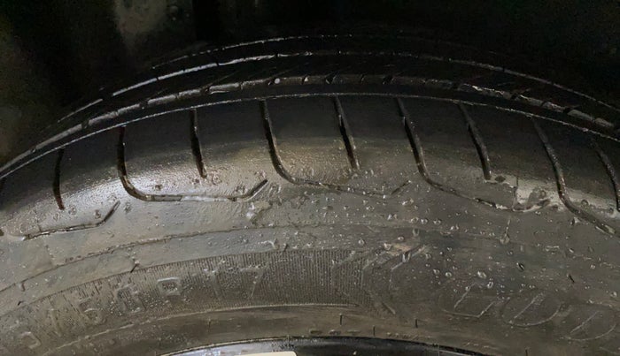 2020 MG HECTOR PLUS SHARP 1.5 PETROL TURBO HYBRID MT 6-STR, Petrol, Manual, 70,261 km, Right Rear Tyre Tread