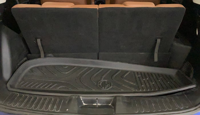 2020 MG HECTOR PLUS SHARP 1.5 PETROL TURBO HYBRID MT 6-STR, Petrol, Manual, 70,261 km, Boot Inside