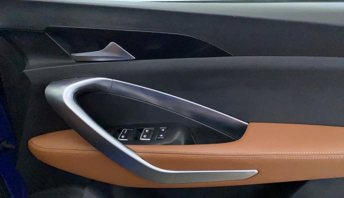 2020 MG HECTOR PLUS SHARP 1.5 PETROL TURBO HYBRID MT 6-STR, Petrol, Manual, 70,261 km, Driver Side Door Panels Control