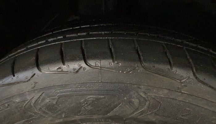 2020 MG HECTOR PLUS SHARP 1.5 PETROL TURBO HYBRID MT 6-STR, Petrol, Manual, 70,261 km, Right Front Tyre Tread