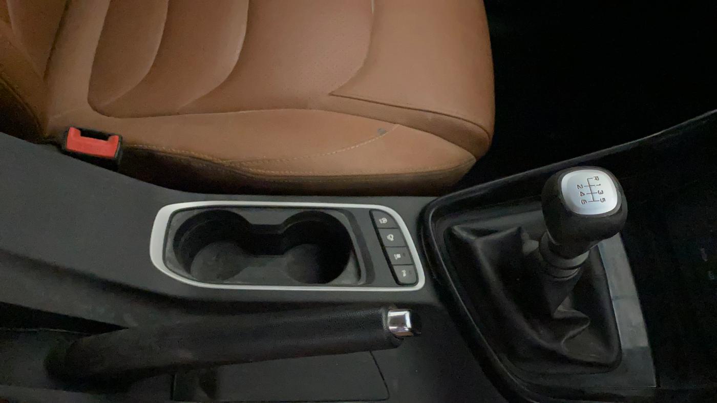 2020 MG HECTOR PLUS SHARP 1.5 PETROL TURBO HYBRID MT 6-STR, Petrol, Manual, 70,261 km, Gear Lever