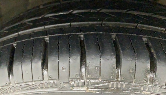 2017 Maruti Baleno DELTA PETROL 1.2, Petrol, Manual, 95,168 km, Right Front Tyre Tread