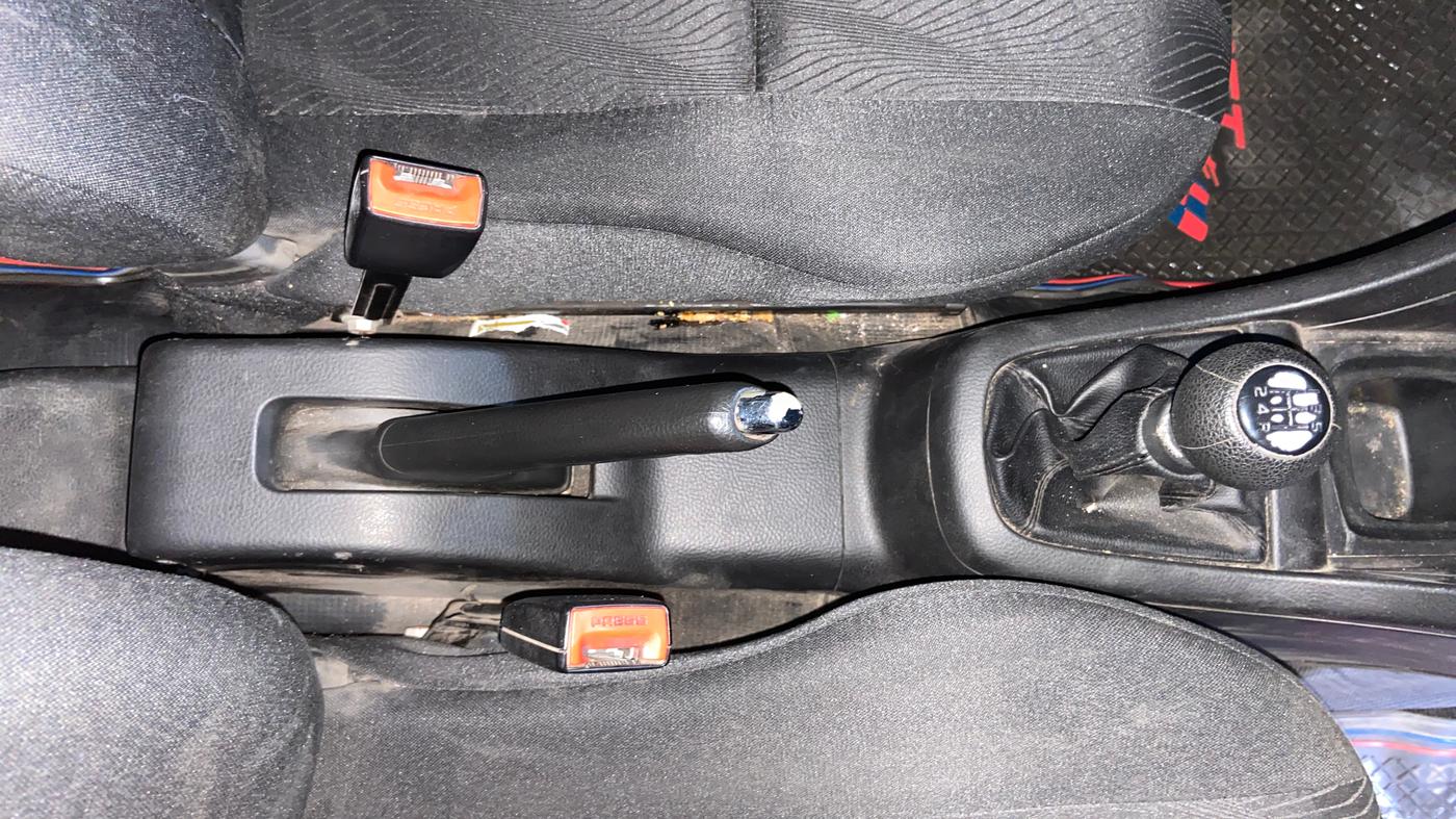 2014 Maruti Swift VXI, Petrol, Manual, 1,38,009 km, Gear Lever
