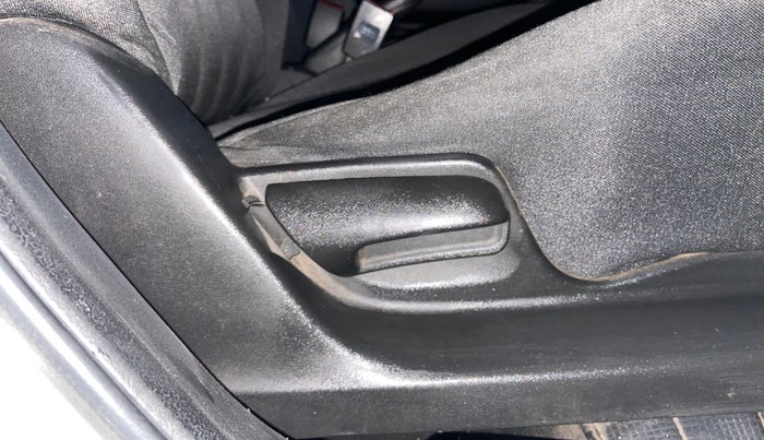 2014 Maruti Swift VXI, Petrol, Manual, 1,38,009 km, Driver Side Adjustment Panel