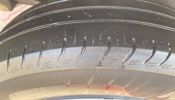 2025 Maruti Swift VXi, Petrol, Manual, 44,880 km, Right Rear Tyre Tread