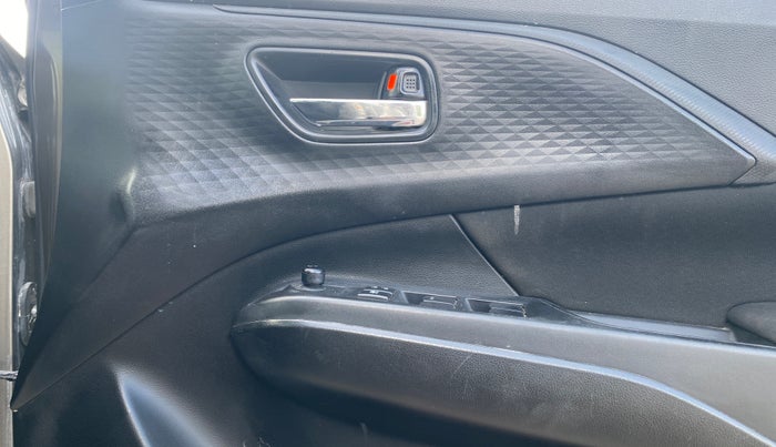 2025 Maruti Swift VXi, Petrol, Manual, 44,880 km, Driver Side Door Panels Control