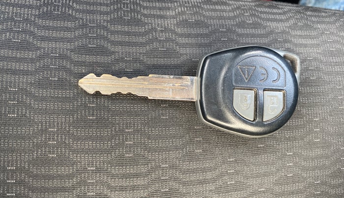 2025 Maruti Swift VXi, Petrol, Manual, 44,880 km, Key Close Up