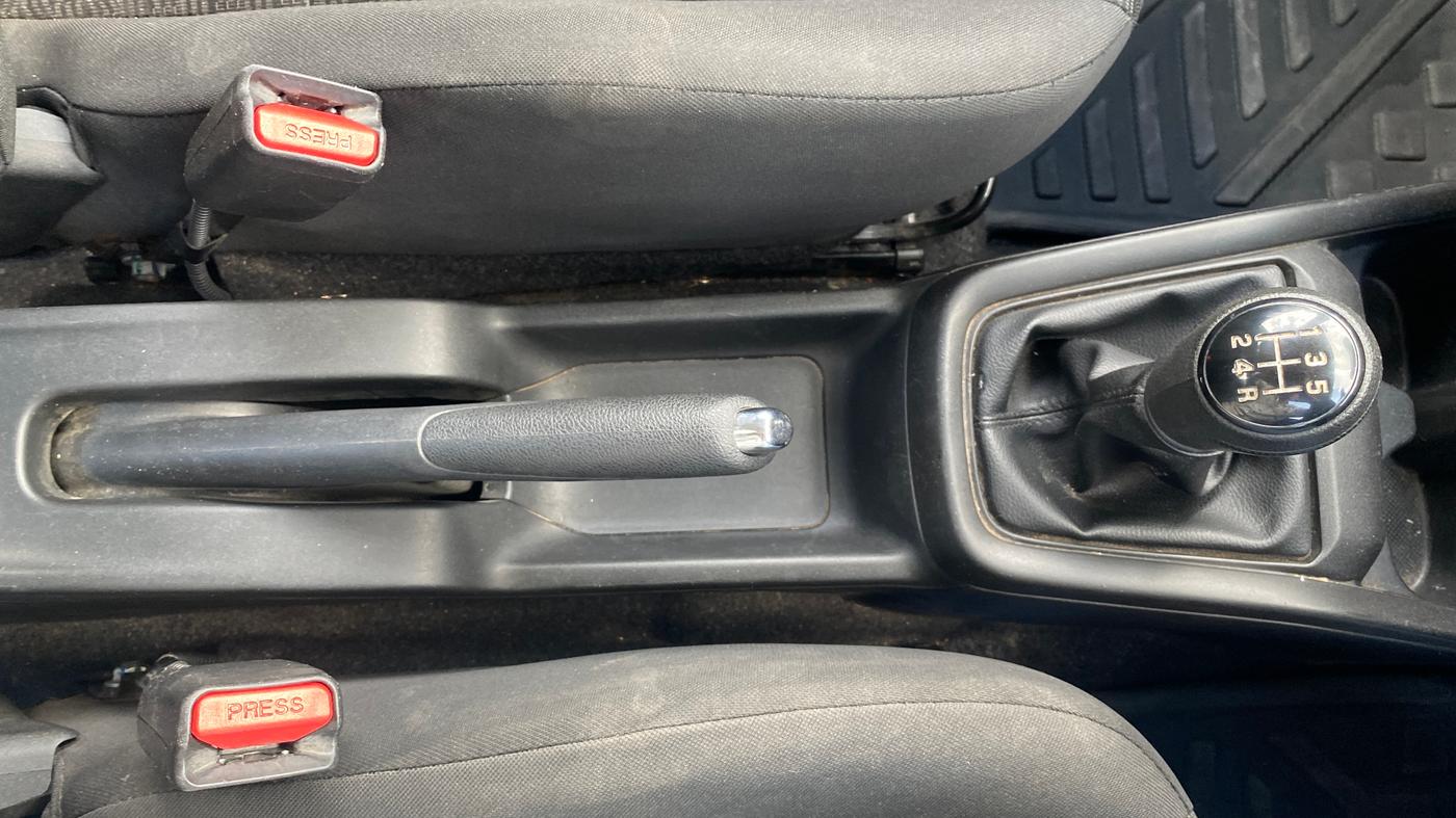 2025 Maruti Swift VXi, Petrol, Manual, 44,880 km, Gear Lever
