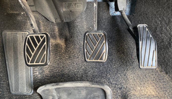 2025 Maruti Swift VXi, Petrol, Manual, 44,880 km, Pedals