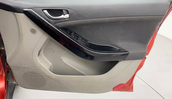 2018 Tata NEXON XZ PETROL, CNG, Manual, 73,283 km, Driver Side Door Panels Control