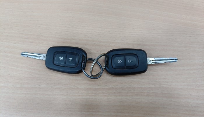 2019 Renault Duster RXS PETROL, Petrol, Manual, 56,297 km, Key Close Up