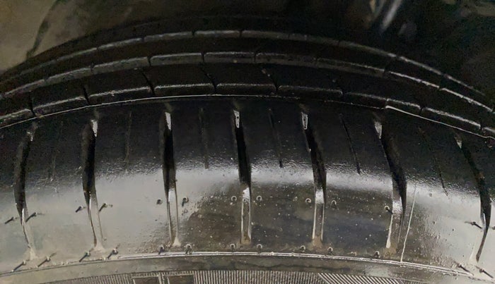 2019 Toyota Glanza V CVT, Petrol, Automatic, 27,730 km, Right Rear Tyre Tread