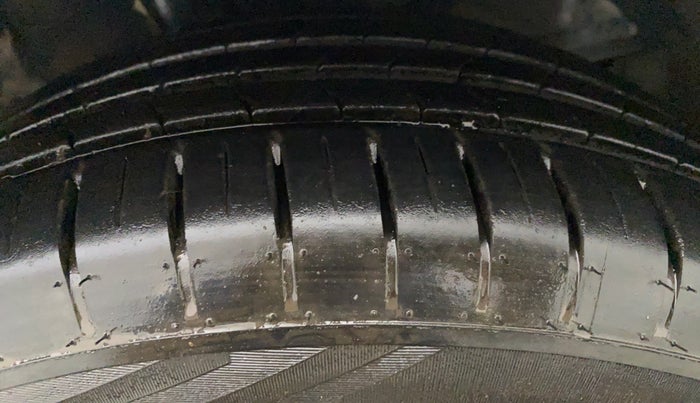 2019 Toyota Glanza V CVT, Petrol, Automatic, 27,730 km, Left Front Tyre Tread