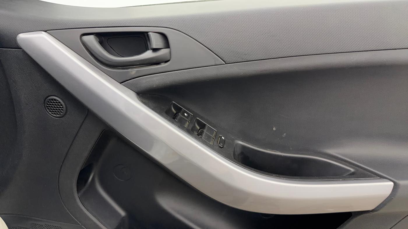 2023 Tata NEXON XMA PLUS SUNROOF PETROL, Petrol, Automatic, 14,457 km, Driver Side Door Panels Control