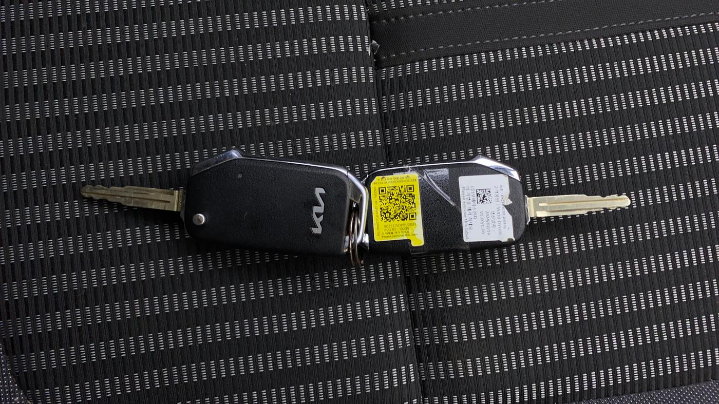 2024 KIA CARENS PRESTIGE 1.5 PETROL 7 STR, Petrol, Manual, 10,613 km, Key Close Up