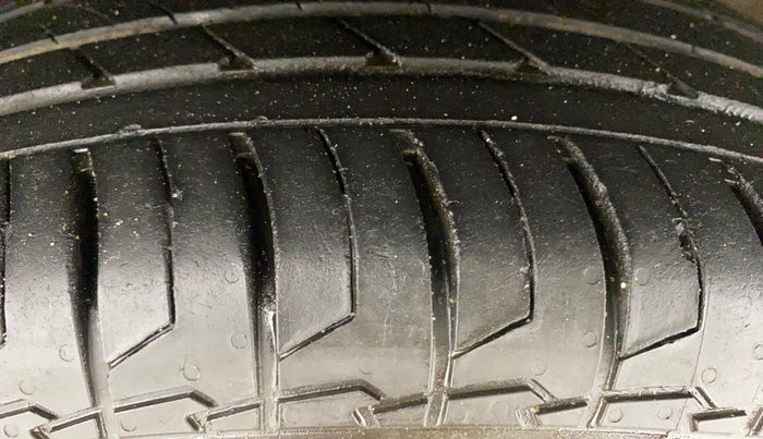2024 KIA CARENS PRESTIGE 1.5 PETROL 7 STR, Petrol, Manual, 10,613 km, Left Front Tyre Tread
