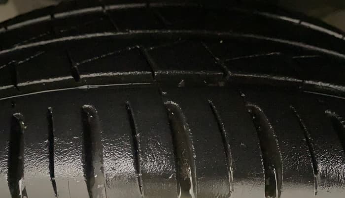 2024 Renault Kwid RXL(O) 1.0L AMT, Petrol, Automatic, 11,861 km, Left Front Tyre Tread
