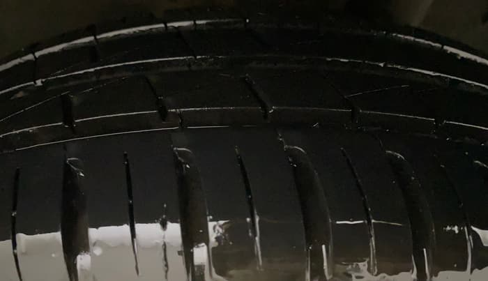 2024 Renault Kwid RXL(O) 1.0L AMT, Petrol, Automatic, 11,861 km, Left Rear Tyre Tread