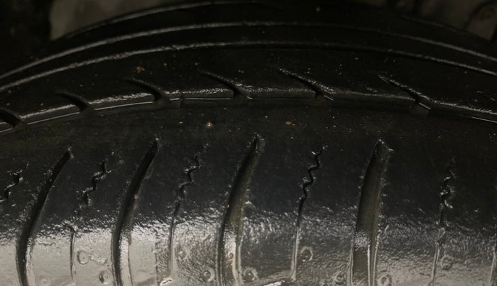 2015 Ford Ecosport TITANIUM 1.5L DIESEL, Diesel, Manual, 97,762 km, Right Front Tyre Tread