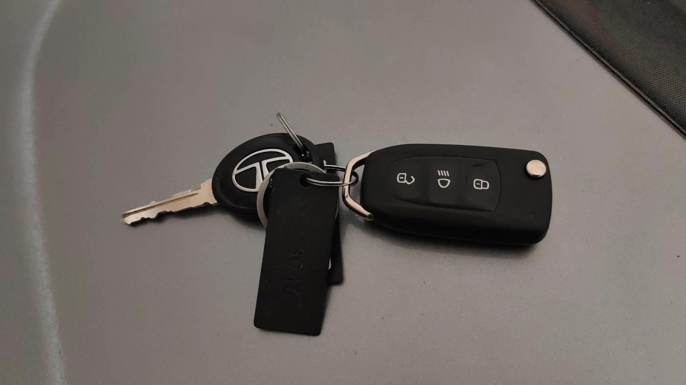 2018 Tata TIGOR XT PETROL, Petrol, Manual, 10,544 km, Key Close Up